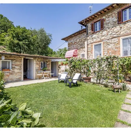 Semesterbostad Casa Ortomaggiore Piscina E Sauna Camaiore